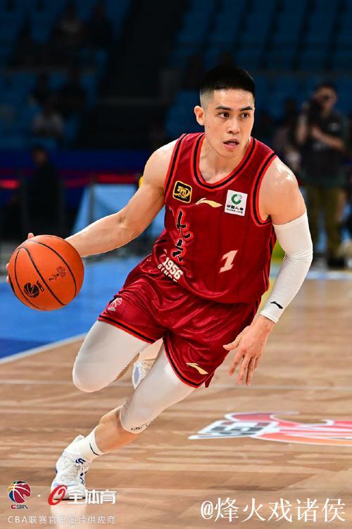 陈盈骏爆发+三分火力全开 北汽男篮轻取新疆豪取两连胜 陈盈骏爆发+三分火力全开 北汽男篮轻取新疆豪取两连胜